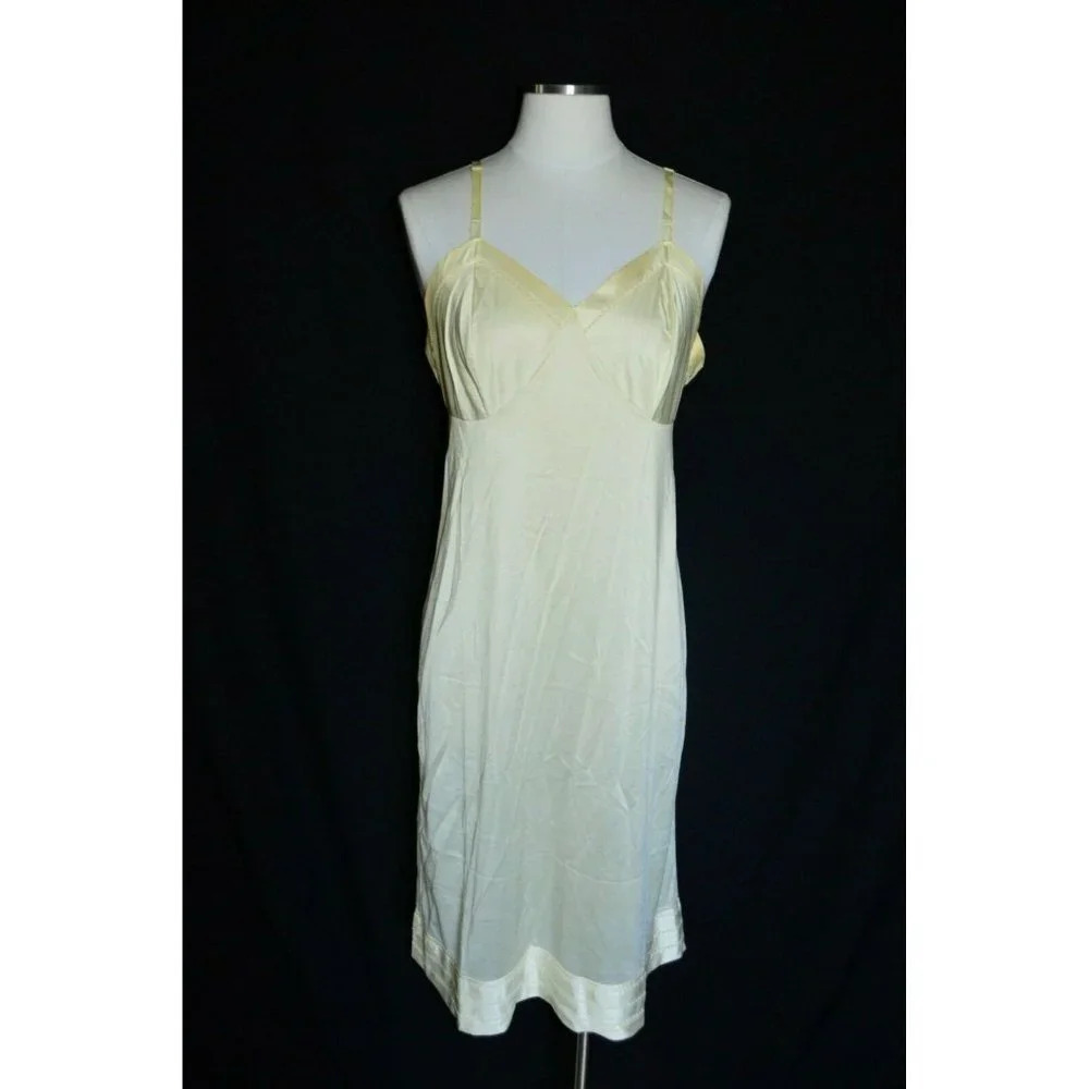 Kayser Slip Beige Size 36 T Nylon Sheer Hem Vintage 1950s